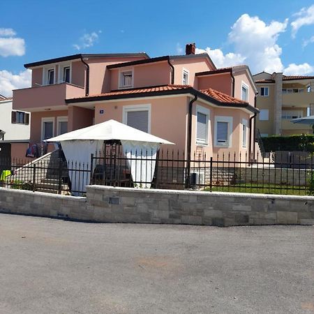 Studio Apartman Dezire Buje Exterior photo